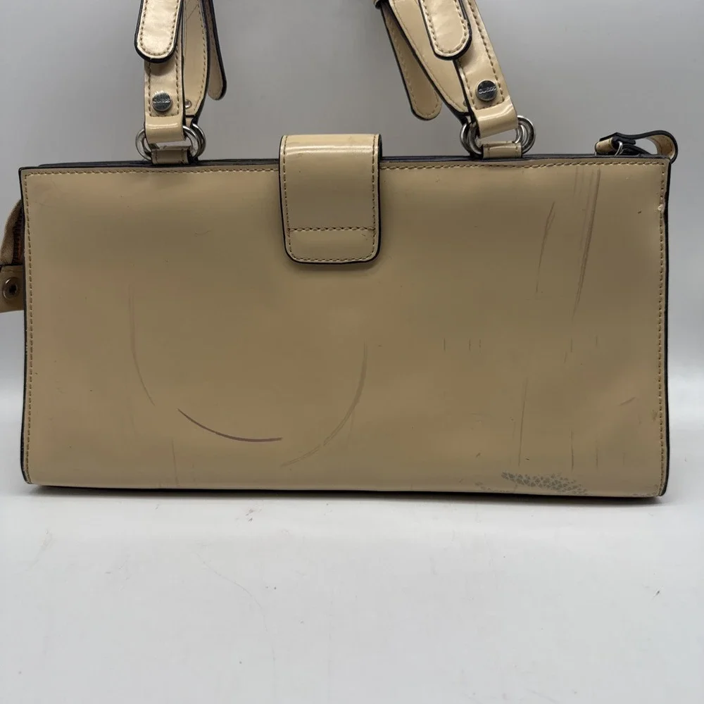 Vtg‎ Guess Purse Womens Handbag Tan Patent Leather Top Handle Buckle Y2K